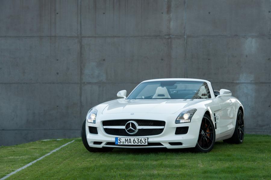  Mercedes-Benz SLS AMG Roadster 2012 года  (фото 47 из 198)